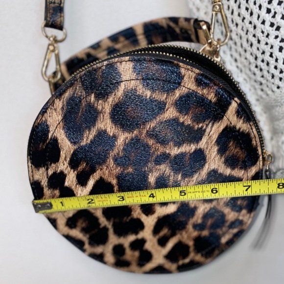 SOLD Circle Leopard Crossbody Bag Small NWOT - Picture 5 of 8